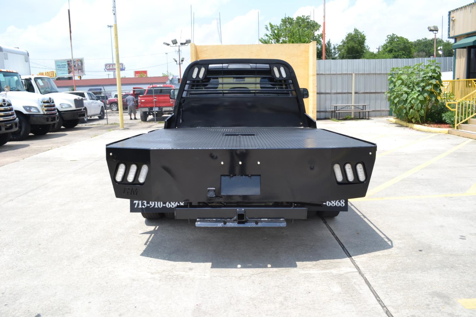 2018 GRAY /BLACK RAM 3500 with an CUMMINS 6.7L TURBO DIESEL engine, AISIN A465 6SPD AUTOMATIC transmission, located at 9172 North Fwy, Houston, TX, 77037, (713) 910-6868, 29.887470, -95.411903 - Photo#5